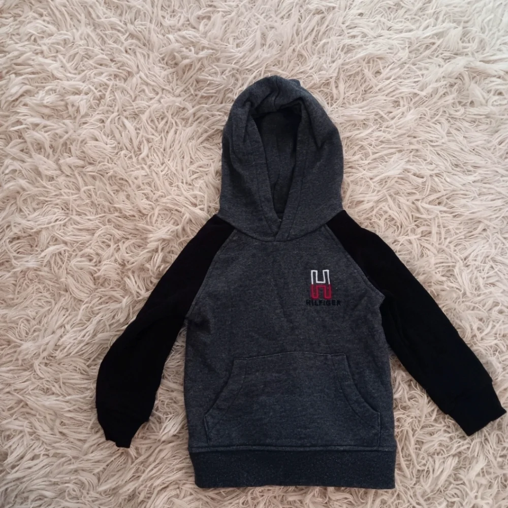 Tommy Hilfiger Baby boys infant child Black & Gray  hoodie 24 m